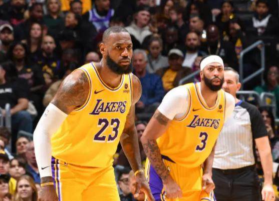 湖人变阵大胜创纪录！新阵对决西部第一检验成色