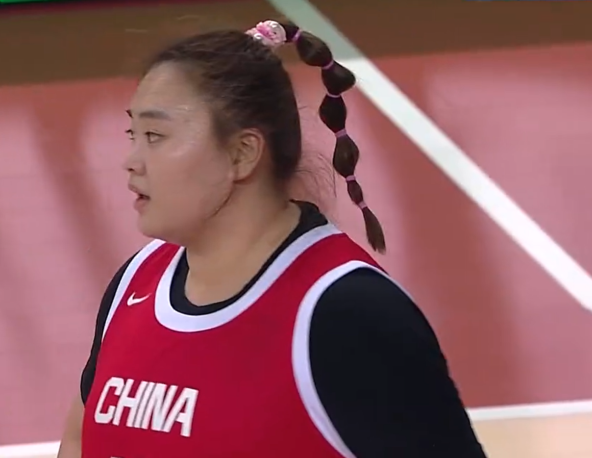 kaiyun-6投1中，得2分！女篮顶级中锋连续低迷，球迷：不如刘禹彤