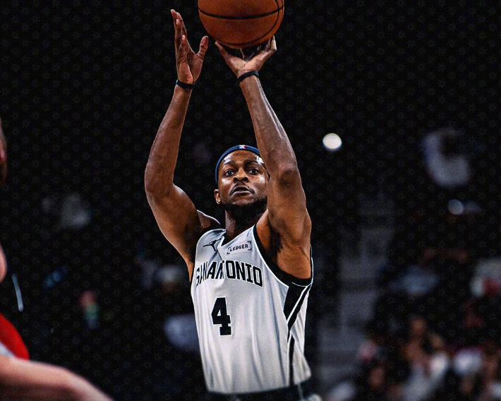 文班缺阵福克斯25+5+7+3，榜眼秀化身全能战士，马刺力克开拓者